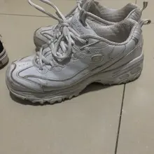 #射鞋 #玩鞋 #扫楼 #打胶 又去爽了下姐姐的斯凯奇，可真是舒服啊！常玩的这只被我射的都臭臭的了...一想到姐姐穿着我射过的鞋走一天路，那得是什么味道啊..…