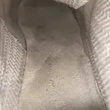 #射鞋 #玩鞋 #扫楼 #打胶 真是一双久违了的斯凯奇啊！我还以为这双鞋被丢了呢...不玩的一只是淡淡的香味，玩的一只是一股淡淡的臭味...也不知道有没有觉得…