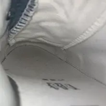 #射鞋 #玩鞋 #扫楼 #打胶 这个妹子的鞋真是从来没让我失望过，帆布鞋特别多...就是最近不怎么放外面了，这次既然被我逮到了，那我就不客气了。