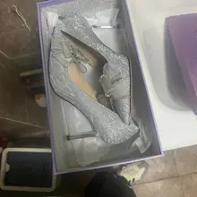 电报群友投稿，表姐的婚鞋，偷偷拿到厕所帮她保养。这么点胶量兄弟平时撸多了吧。