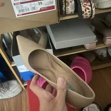 还有双杏色高跟，一起保养，雨露均沾。