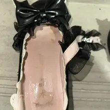 #扫楼 #打胶 #lo鞋 这双鞋已经被打胶多次，都黄了，想想还有白袜往里穿着走路就瑟啊