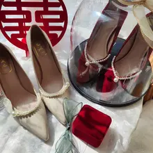 同好投稿，漂亮女邻居的婚鞋，先玩了这双白色的。
