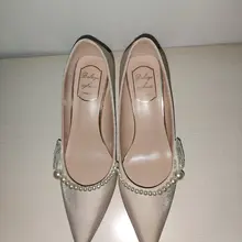 同好投稿，漂亮女邻居的婚鞋，先玩了这双白色的。