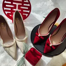 同好投稿，漂亮女邻居的婚鞋，红色高跟。