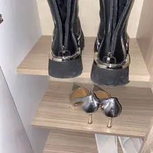 同好投稿，鞋柜里的银色高跟鞋，拿到楼道帮女主保养一下。