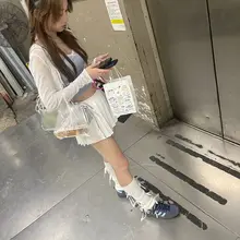 等电梯时，有一个超级好看的美女，可惜有安全裤，抄不到内裤。