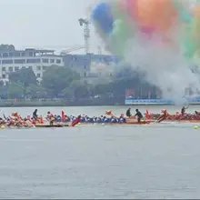 同饮一江水，共竞龙舟情。6月13日至14日，2026长江经济带龙舟邀请赛在江西九江举行。沿长江10省（市）的37支龙舟队伍、900余名运动员在同一水域竞技比拼…