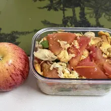 曾经我不想做饭，收到别人给我送的饭，现在我开始传递温暖，自己做饭给别人送