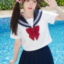 盛夏的泳池边，藏着独属于青春的清甜氛围感。