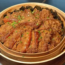一口粉蒸肉，吃出江西千年的烟火气🔥 五花肉裹上米粉，慢火蒸到晶莹剔透，入口即化——这是江西人逢年过节的“硬菜”，更是无数游子念念不忘的家乡味。 #Foodie…