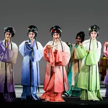 赣剧的骨子里镌刻着江西的山水性格——是质朴的，也是激越的；是泥土中生长的故事，也是能冲上云端的回响。这种独特的腔调与魂魄，自时光长廊款步而来，如今正褪去尘埃，…