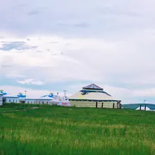 蒙古族被称为马背上的民族，过去很多人擅长骑马、射箭🏹