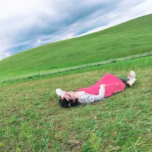 躺在草原做个梦