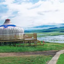 躺在草原做个梦