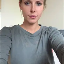 三年前在俄罗斯艳遇的模特突然给我打个一个FaceTime 人都懵逼了 看看能不能让她来中国玩一下 TG 🚪分享两张她的床照