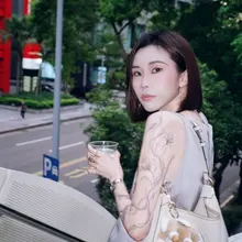 偶爾換換風格 百變女友