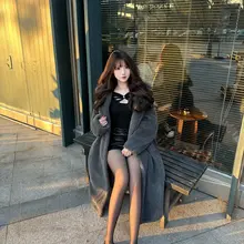 傻兮兮的！ 就我一个人抓住了冬天的尾巴 大家都短袖了 我还穿了个大衣 哈哈哈 另类的高回头率！ 另外这个敏感内容怎么关掉啊！ #女大 #黑丝