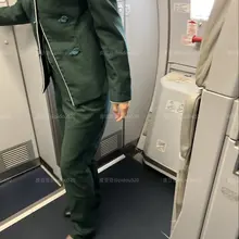 朋友经常调侃，乍眼一看，真的很像绿皮火车服务员 #春秋航空空姐 #皮豆豆