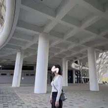 外面穿得乖乖的 但是裡面不乖