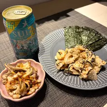 本日のいっち飯❕ ・翠ジンソーダ ・舞茸の七味醤油焼き ・めんたいちくチーのアテ巻き 夏になると翠ジンソーダ飲みたくなるんだよね〜今日も幸せな晩酌タイムでした…