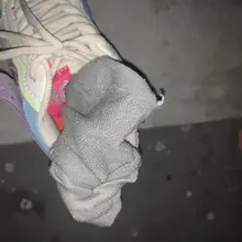 #射鞋 #玩鞋 #扫楼 #打胶 心有不甘，再次前往体育老师曾住处。怎奈佳人不知处，只怪当时未珍惜啊！还好有这个汗脚小妹抚慰我受伤的心！拿起袜子的时候感觉都快滴…