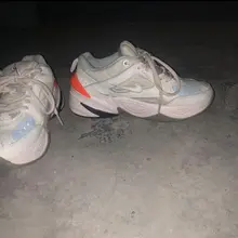 #射鞋 #玩鞋 #扫楼 #打胶 带走廊的楼虽然有鞋架的概率变高了但防火门确是新的阻碍。昨天刚把妹子的鞋拿进楼道，就听到“碰”的一声关门声，无奈只能把妹子的鞋先…