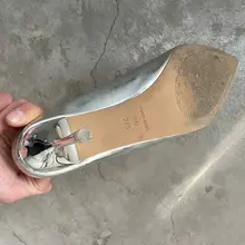银色高跟鞋