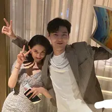 我操…. 蔡崇信离婚然后流出疑似约会的照片 女主我越看越眼熟 然后看了一下名字 这他妈不是我几百年前追的恋综女嘉宾吗 😂😂😂？？？？？ 世界这么离谱的吗？ 这…