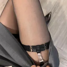表面清纯禁欲的黑丝职场女王，背地里骚逼痒得自己夹腿。这双吊带黑丝刚从丝绸裙下剥下来，丝边黏着我的淫水，闻一口就能让你硬到爆炸，贱奴。 @hongxiutian…