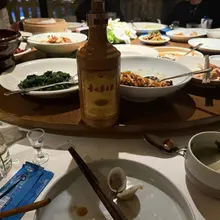 好喝的酒，好吃的菜，好玩的朋友，周末的晚上其实就是这么简单…
