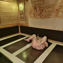 来搞笑一下（Japanese suana 记） 打开门那一刻 🐺：😂干嘛呢 🐰：很烫啊~这个姿势不诱惑吗？ 🐺：应该没人会想看 😅 还有两个位 看来可以约多两…