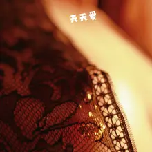 烛光摇曳暖人心， 乳尖环系脆铃铛。 #美妻#露出#情趣 @SUOQV @SUOSX @XSGCM @SUOXV