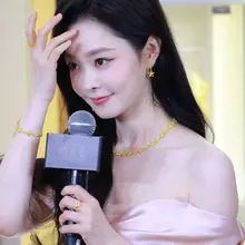 No.mx1461宋轶上海潮宏基活动生图，浅粉色露肩裙，又白又瘦水蜜桃甜妹 [140P+0.98G] #明星生图 #宋轶 自购地址：https://t.co/…