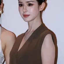 No.mx1453哈妮克孜菲拉格慕活动生图，身材凹凸有致 [60P+444M] #明星生图 #哈妮克孜 自购地址：https://t.co/IXAZ0k9j0…