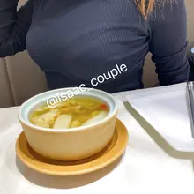 今天吃饭的时候，小骚货发话了“最近小穴很痒，想找一对年轻夫妻或情侣，一起玩交换。想被揉奶，舔乳头了”坐标010，时间暂定元旦。 29以下的情侣或夫妻，可以私信…