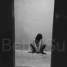 礼物猫·觅野Pro 废旧走廊透视装 虽然穿着内裤看起来像长了个… 但是超静音超续航卡得稳 一开机手机就连上随时腿软 竟然期待去人多的地方