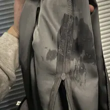 迫不及待拉到公司 吊带里面居然还有情趣内衣 撩开裙子尝尝小淫水 云雨过后射在裙子上 再穿上裙子回家