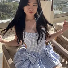 Do I look good in this dress? 🎀