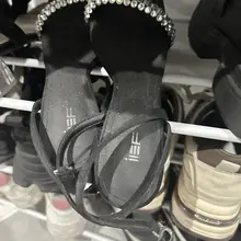 小美女刚回来现脱的小白鞋还热乎着 #扫楼 #射鞋