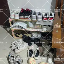 极品小年轻情侣的极品鞋柜，女主是个特别可爱的少萝，鞋子都是可爱的，味道也是喷香的，36码的小脚，鞋子的痕迹都不算严重，但是味道都超香，更多细节在群更新 #扫楼…
