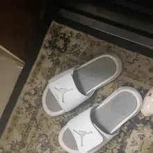 又发现一个极品，有喜欢拖鞋想打胶的主页联系我。味道有点酸 #扫楼 #打胶 #射鞋 #鞋底 #足交 #恋鞋