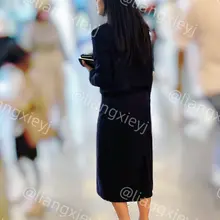 午休时间买咖啡的职业装靓女，配着黑色凉鞋，加上那桀骜不驯的眼神，显得高级且高冷，一整个都市丽人的即视感 （完整版继续在门槛群🚪更新，欢迎同好私信加入，性价比优…