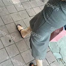 套趾小平底凉鞋，简约的性感，美女的脚趾也装饰的如此精致，太吸睛了 （门槛群🚪继续更新中，欢迎同好私信加入，多个系列足拍高频更新） #街拍 #裸足 #凉鞋 #玉…