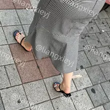 套趾小平底凉鞋，简约的性感，美女的脚趾也装饰的如此精致，太吸睛了 （门槛群🚪继续更新中，欢迎同好私信加入，多个系列足拍高频更新） #街拍 #裸足 #凉鞋 #玉…