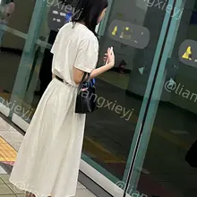 地铁气质美女，皮肤白里透红，脚丫漂亮，整个人都在发光，站在美女的对面就如同在品尝一道美食一般 （完整版继续在门槛群🚪更新，欢迎同好私信加入，性价比优） #街拍…