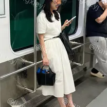 地铁气质美女，皮肤白里透红，脚丫漂亮，整个人都在发光，站在美女的对面就如同在品尝一道美食一般 （完整版继续在门槛群🚪更新，欢迎同好私信加入，性价比优） #街拍…