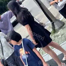 高中小女生到了周末穿搭就这么成熟了吗，高跟凉鞋一穿，一整个性感小姐姐的感觉，是个美女的坯子，皮肤白嫩有气质 （完整版继续在门槛群🚪更新，欢迎同好私信加入，性价…