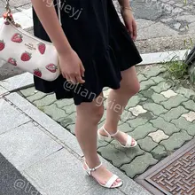 高中小女生到了周末穿搭就这么成熟了吗，高跟凉鞋一穿，一整个性感小姐姐的感觉，是个美女的坯子，皮肤白嫩有气质 （完整版继续在门槛群🚪更新，欢迎同好私信加入，性价…