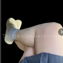 美腿如同晨曦中的第一缕阳光般吸引人眼球, 每个欣赏者皆有他特定的偏好, 腿部之美亦不过是万千精彩中的一个缩影罢了，你说呢？
